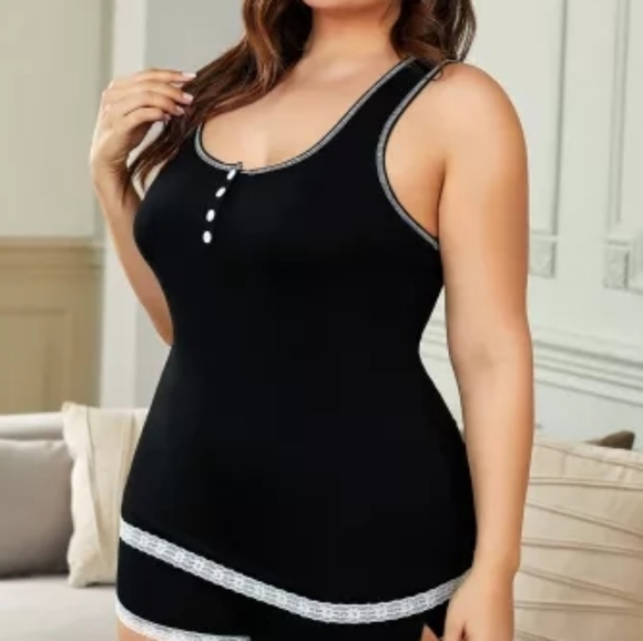 Queen Black Cami & Short Set - Picture 4 of 5